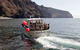 Abenteuerliche Anreise: hier die letzte Etappe mit den hauseigenen Booten von San Sébastian